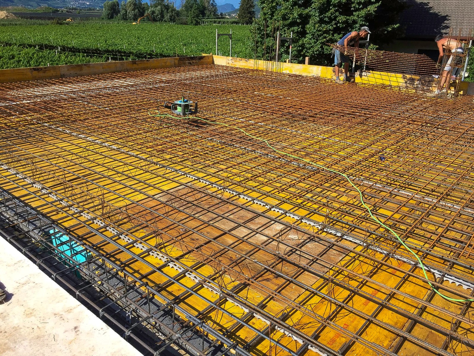 Armatura e casseratura del solaio in cemento armato per ampliamento - Gino Bau, Merano (1)
