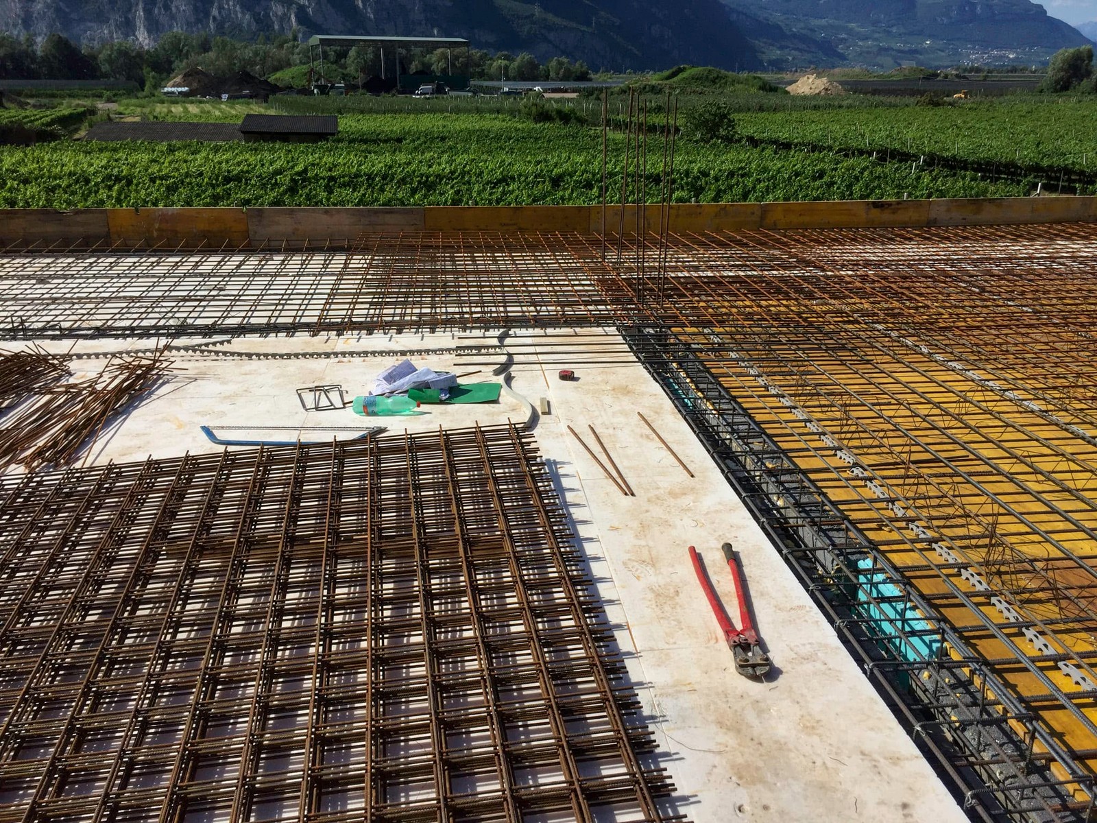 Armatura e casseratura del solaio in cemento armato per ampliamento - Gino Bau, Merano (3)