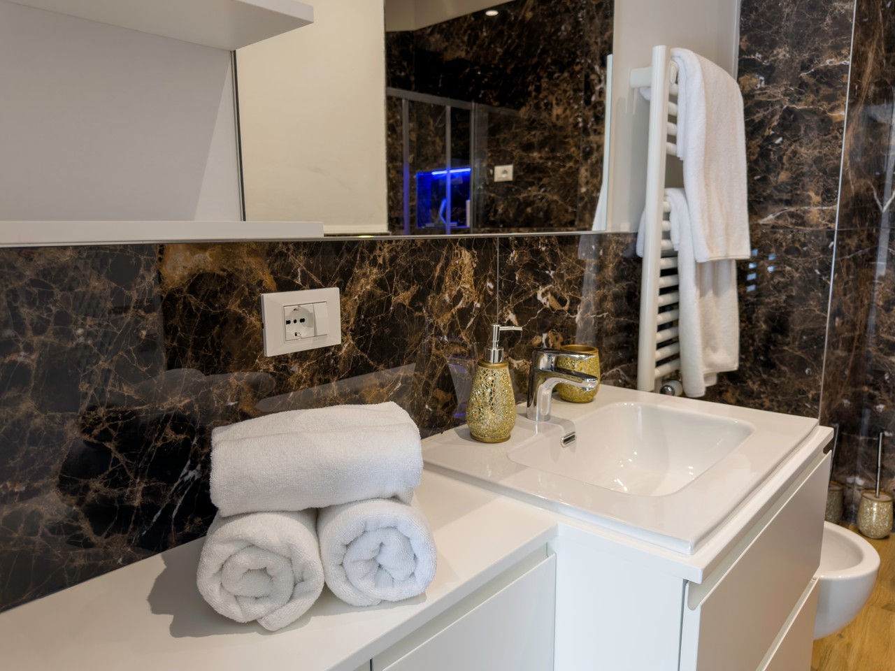Bagno dell'Appartamento 1, ristrutturazione Villa Hajdi a Merano - Gino Bau