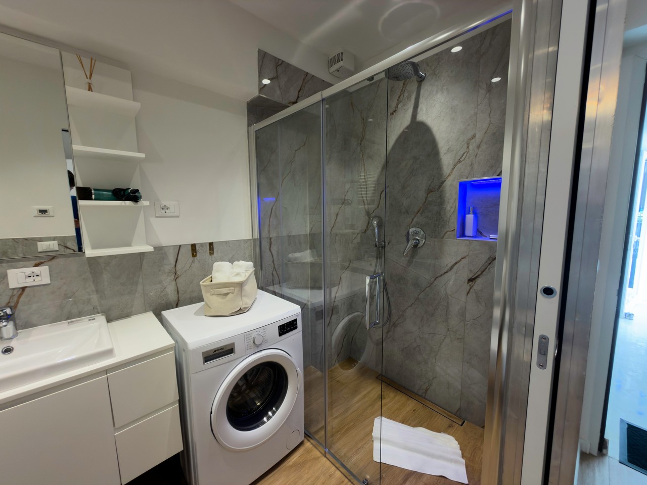 Bagno dell'Appartamento 2, ristrutturazione Villa Hajdi a Merano - Gino Bau
