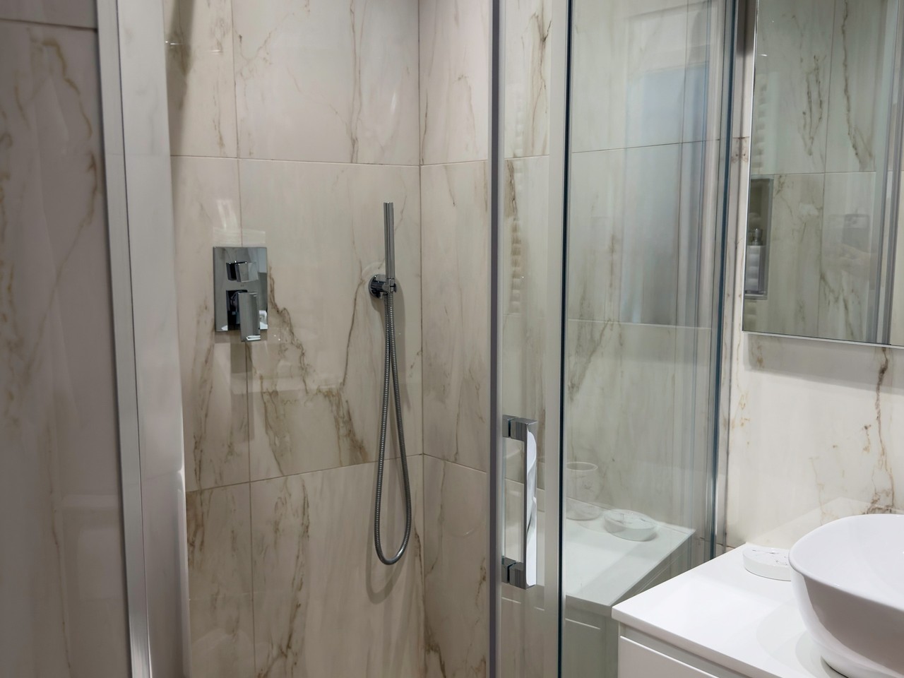 Bagno dell'Appartamento 3, ristrutturazione Villa Hajdi a Merano - Gino Bau